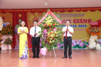 Trường THPT Nguyễn Bỉnh Khiêm khai giảng năm học mới