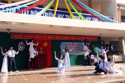 Chương trình Văn nghệ của học sinh Trường THPT Nguyễn Bỉnh Khiêm tại buổi Lễ phát động cuộc thi “Sáng tạo trẻ”