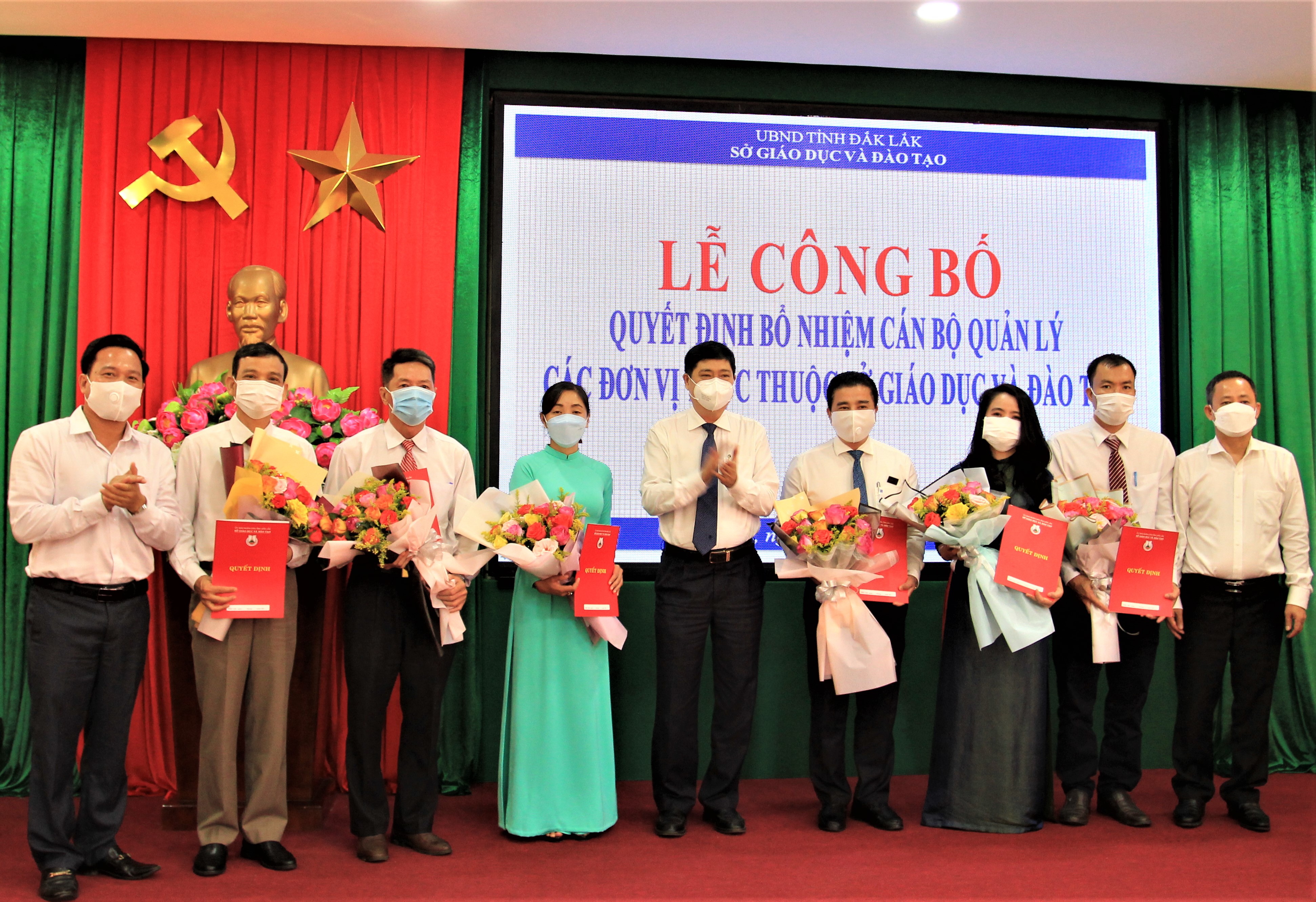 Công bố quyết định bổ nhiệm cán bộ quản lý các đơn vị trực thuộc Sở Giáo dục và Đào tạo Công bố quyết định bổ nhiệm cán bộ quản lý các đơn vị trực thuộc Sở Giáo dục và Đào tạo