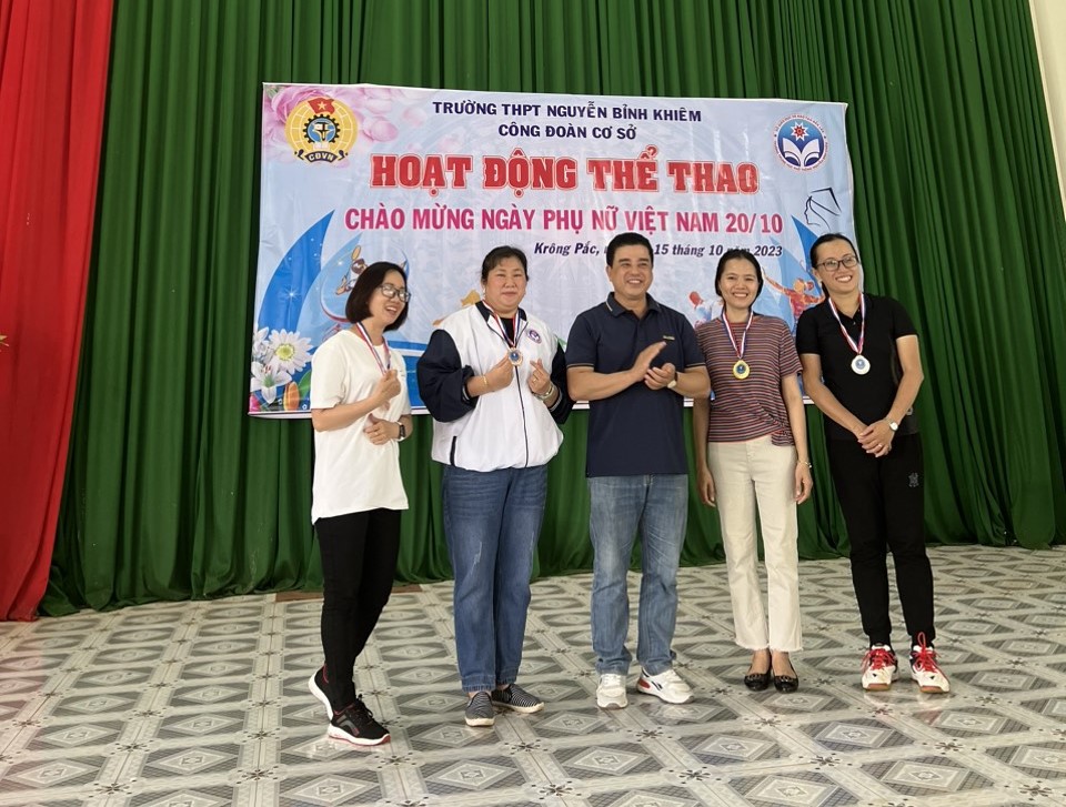 Chào mừng Ngày Phụ nữ Việt Nam 20/10 – Loạt hoạt động nâng cao phẩm chất và vẻ đẹp của phụ nữ trường THPT Nguyễn Bỉnh Khiêm